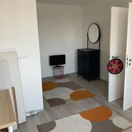 Taylorhazak Apartment